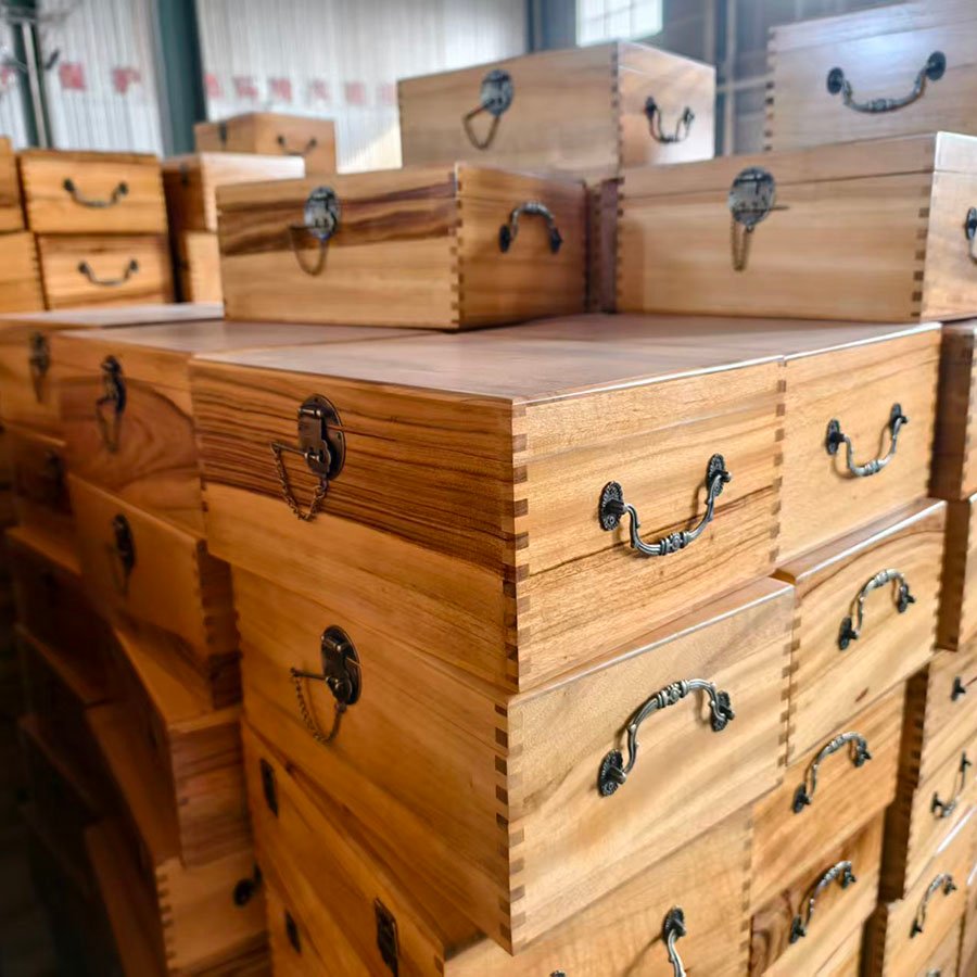 Wooden kitchenware production